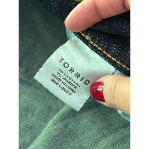 EUC Torrid Womens Relaxed Bootcut Distressed Jeans  Dark Wash Cotton Blend - Picture 4 of 7